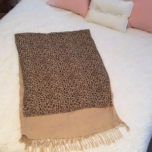 Oversized women’s scarf